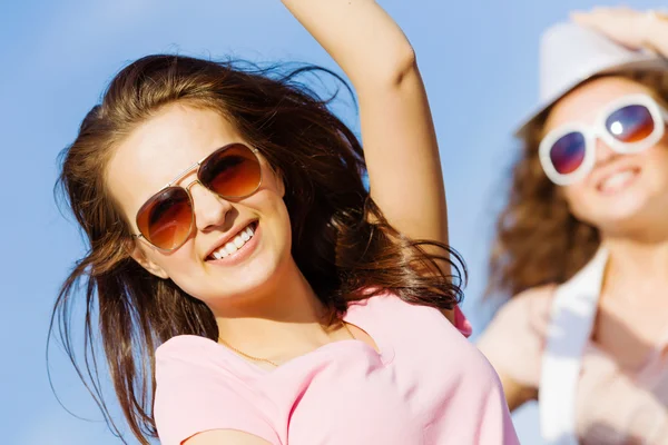 Vrouwen in auto — Stockfoto