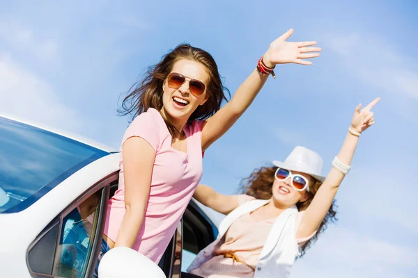 Vrouwen in auto — Stockfoto