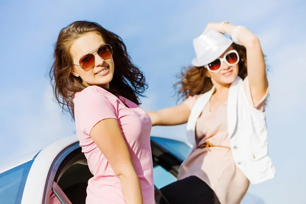 Vrouwen in auto — Stockfoto