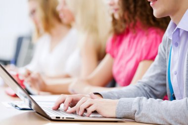 Dersteki öğrenciler