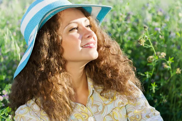 Fille en chapeau — Photo