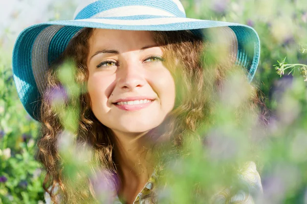 Fille en chapeau — Photo