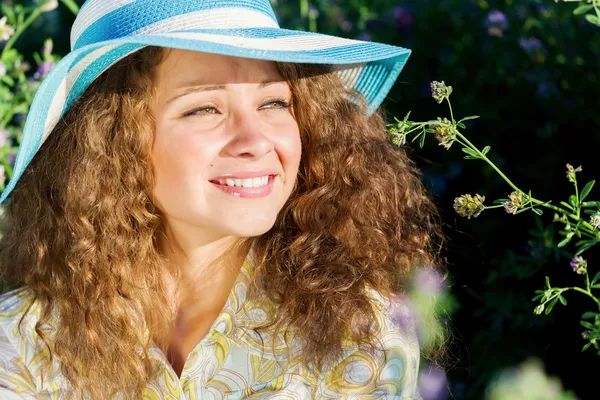 Fille en chapeau — Photo