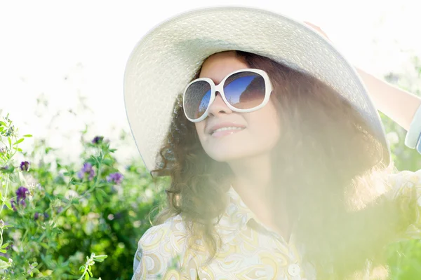 Ragazza in cappello — Foto Stock