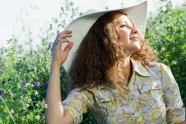 Meisje in hoed — Stockfoto