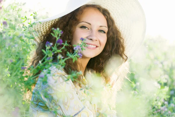 Meisje in hoed — Stockfoto