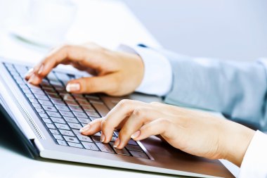 iş yerinde iş kadını