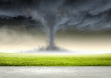 Tornado çayırda