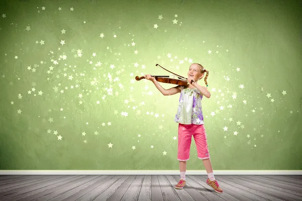 Girl playing violin — Stock Photo, Image