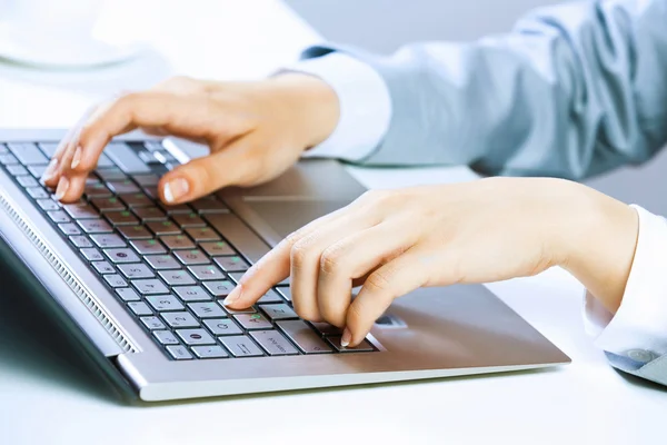 Geschäftsfrau bei der Arbeit — Stockfoto