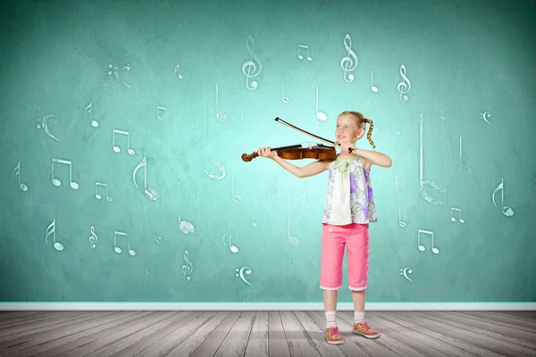 Girl playing violin — Stock Photo, Image