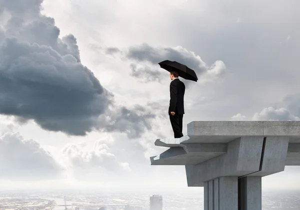 Uomo d'affari sul ponte — Foto Stock