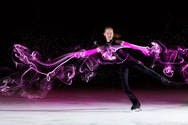 Kleines Mädchen im Eiskunstlauf — Stockfoto