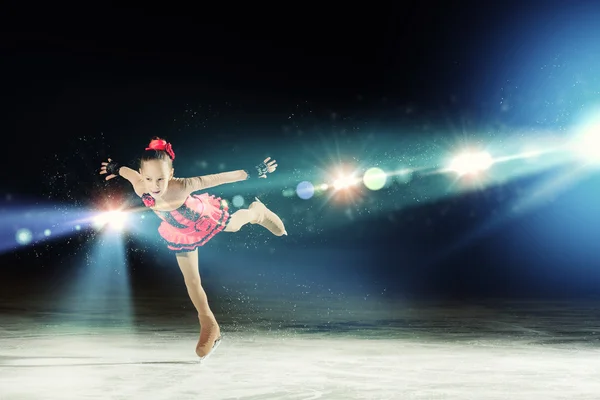 Little girl figure skating — Stock Photo, Image