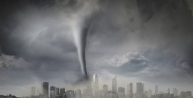 Tornado şehir üzerinde