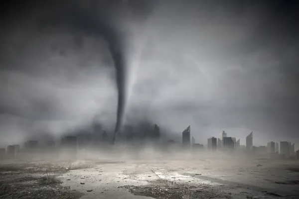Tornado boven stad — Stockfoto