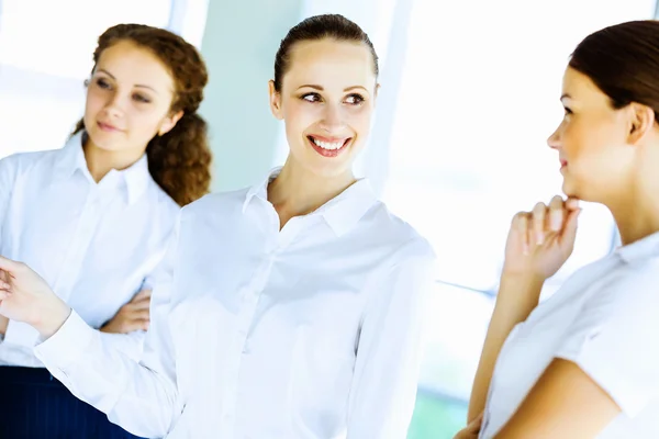 Mujeres en la presentación — Foto de Stock