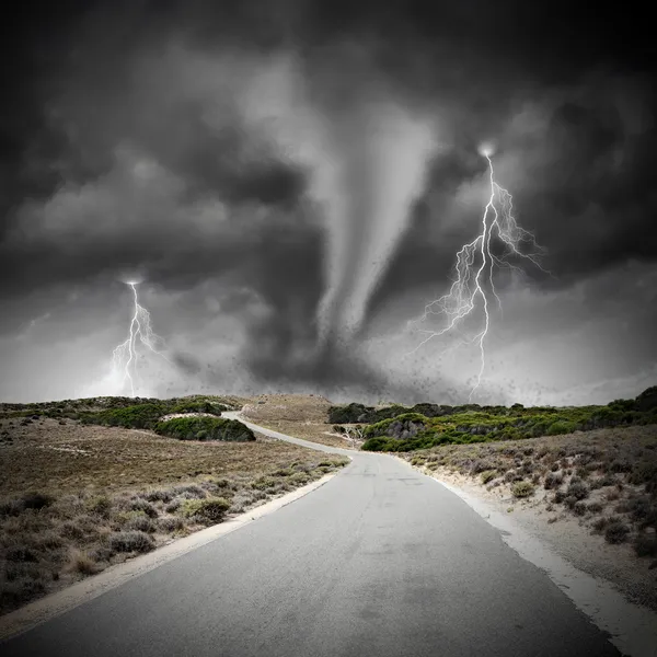 Tornado op weg — Stockfoto