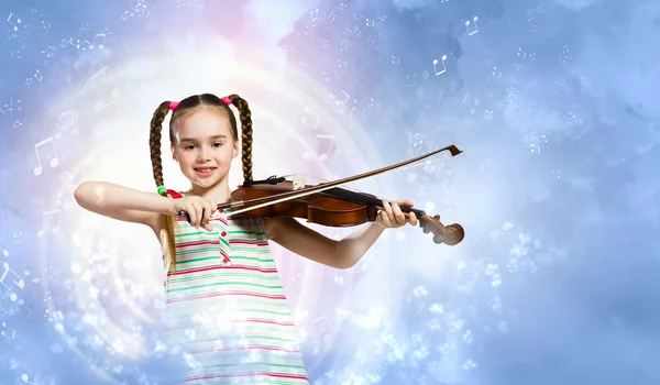 Girl playing violin — Stock Photo, Image