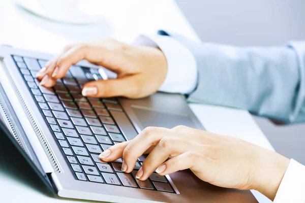 Geschäftsfrau bei der Arbeit — Stockfoto