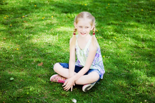 Parktaki küçük kız.