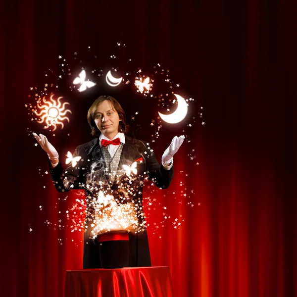 Magician with hat — Stock Photo, Image