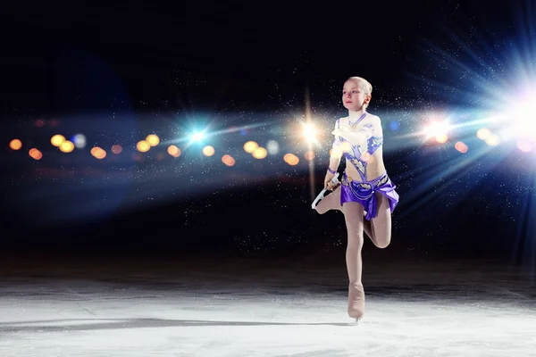 Little girl figure skating — Stock Photo, Image