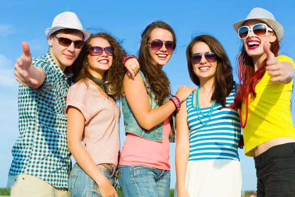 Grupo de jóvenes — Foto de Stock