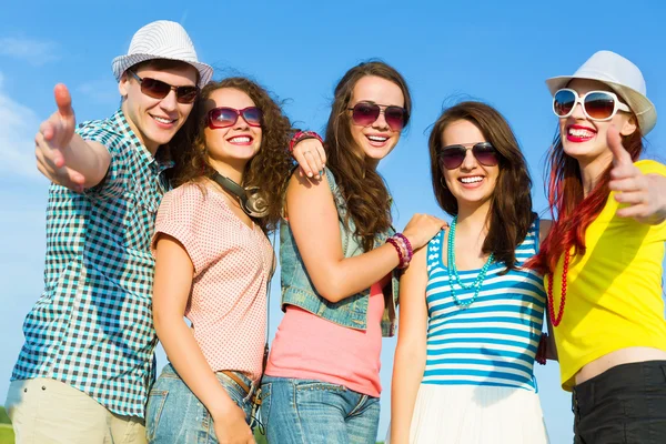 Grupo de jóvenes — Foto de Stock