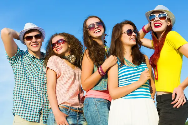 Grupo de jóvenes — Foto de Stock