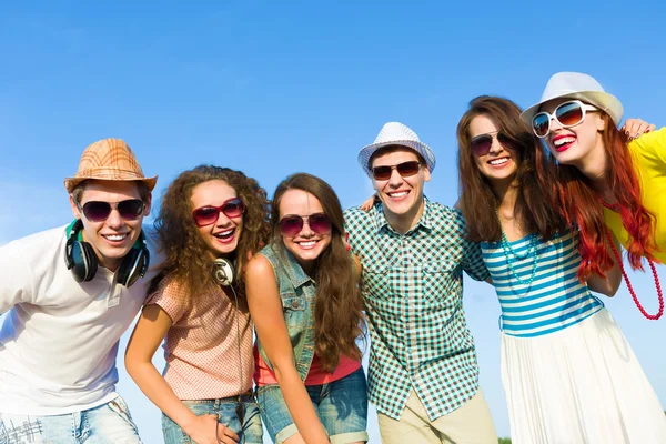 Grupo de jóvenes — Foto de Stock