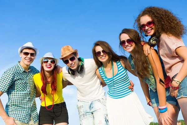 Grupo de jóvenes — Foto de Stock