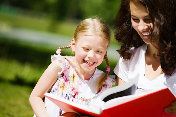 Kid with mom — Stock Photo, Image