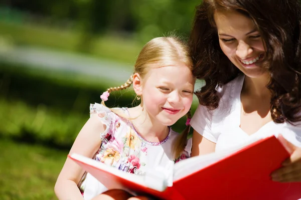 Kid with mom — Stock Photo, Image