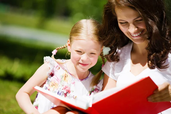 Kid with mom — Stock Photo, Image