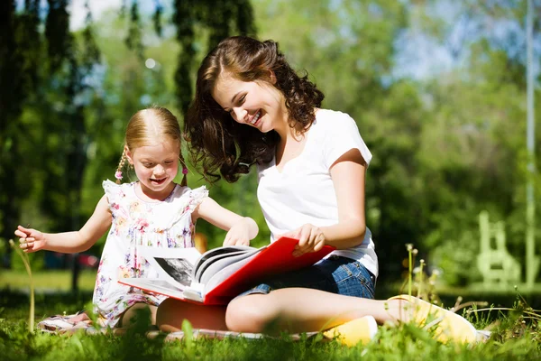 Snålt med mamma — Stockfoto