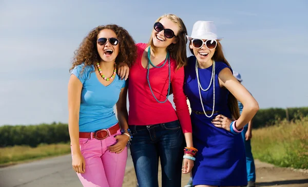 Joven y feliz — Foto de Stock