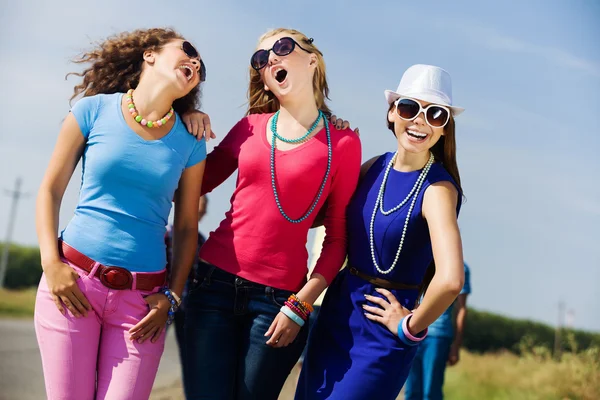 Joven y feliz — Foto de Stock