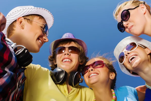 Joven y feliz — Foto de Stock