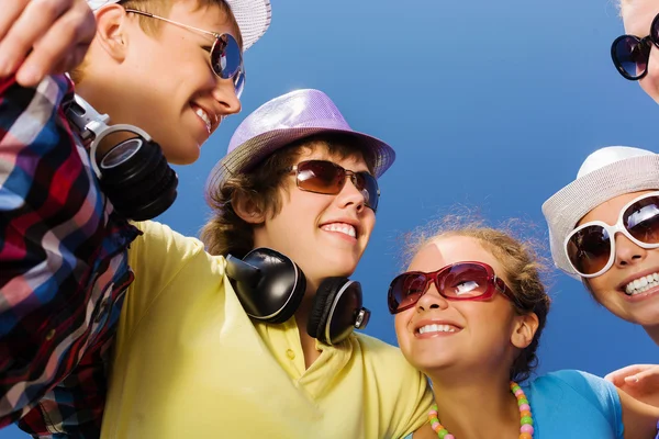 Joven y feliz — Foto de Stock