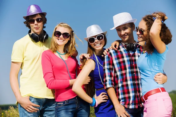 Joven y feliz — Foto de Stock