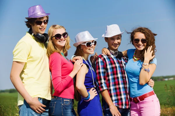 Joven y feliz — Foto de Stock