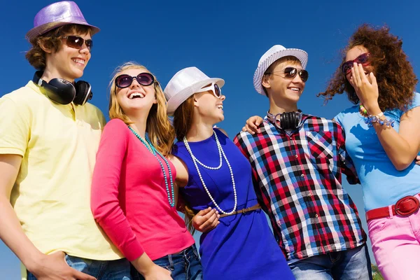 Joven y feliz — Foto de Stock