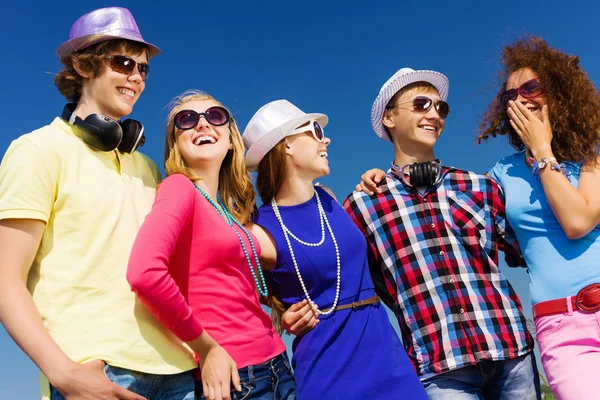 Joven y feliz — Foto de Stock