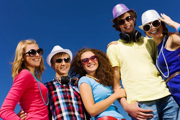 Joven y feliz — Foto de Stock