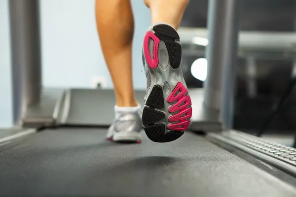 Correr en cinta de correr — Foto de Stock