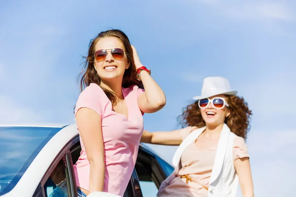 Mulheres no carro — Fotografia de Stock