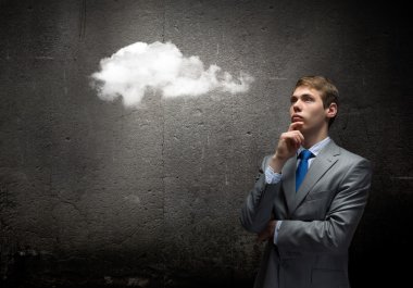 bir fikir üzerinde düşünüyorum