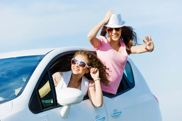 Vrouwen in auto — Stockfoto