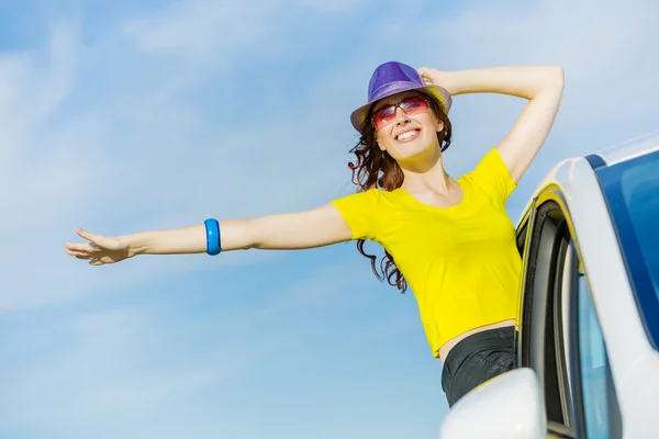 Vrouw in auto — Stockfoto